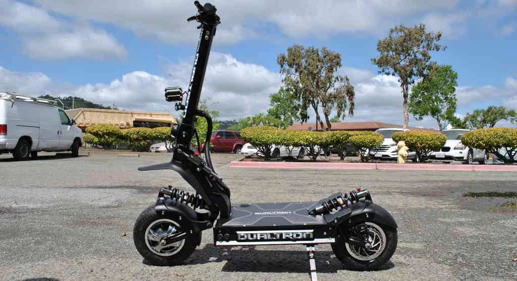 Мощный электросамокат с запасом хода 200 км