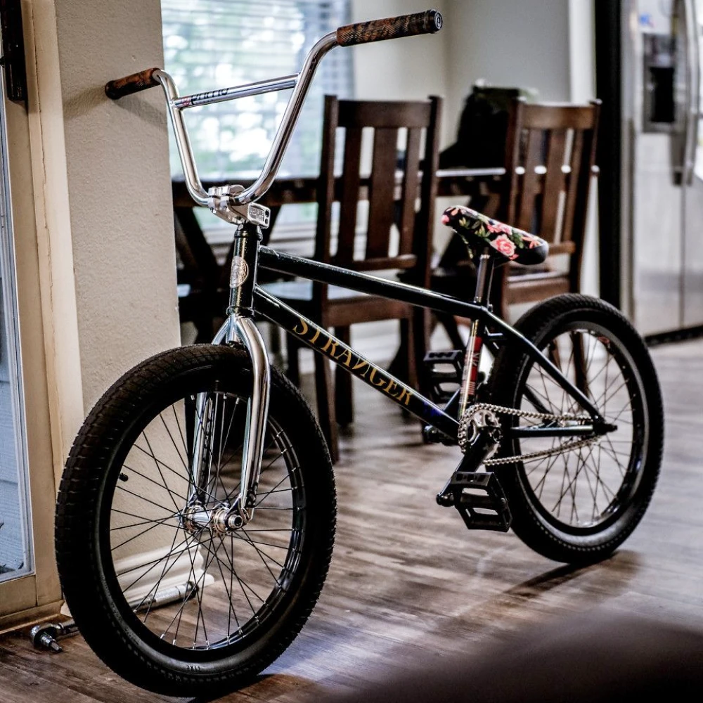 Велосипед BMX, вид спереди