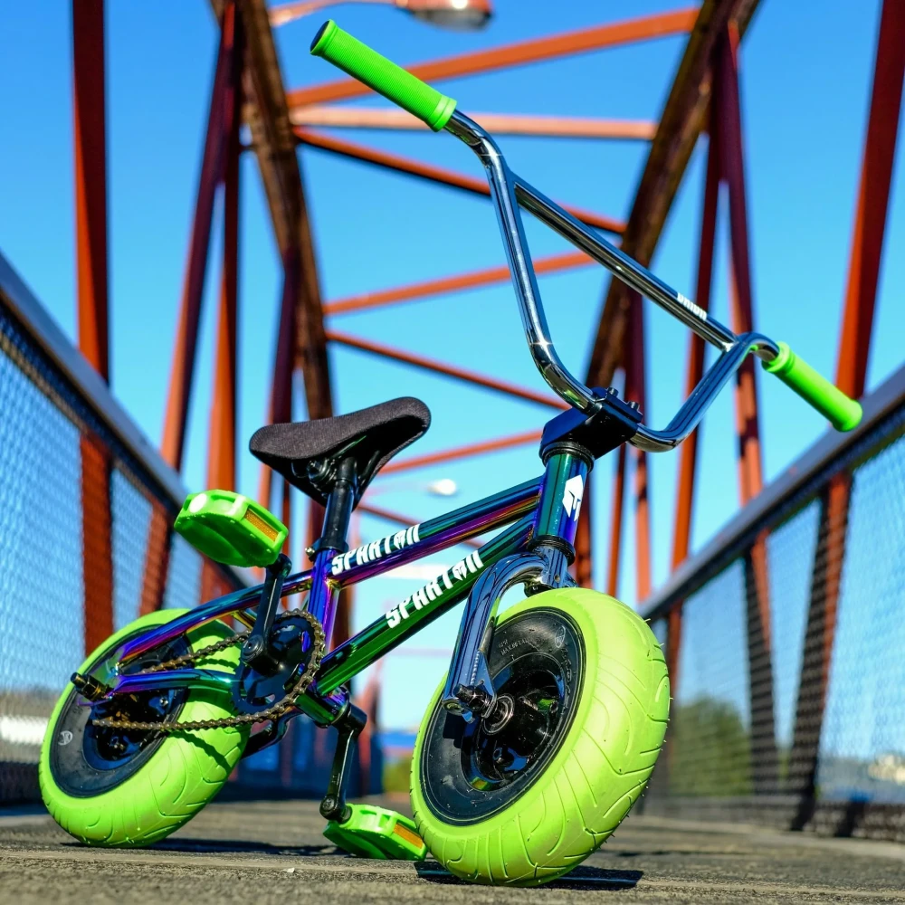 Велосипед BMX, вид снизу