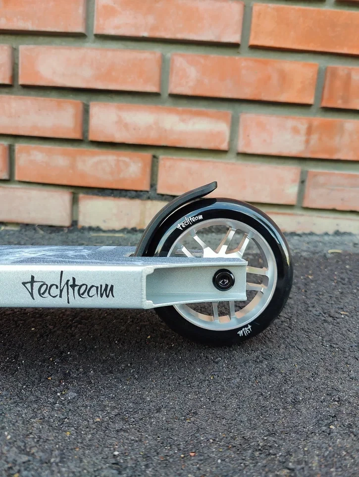 Тормоз трюкового самоката