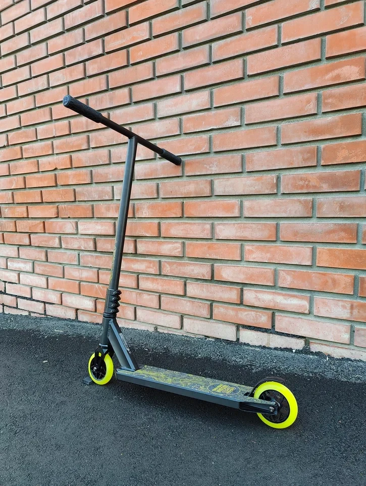 Трюковый самокат, общий вид