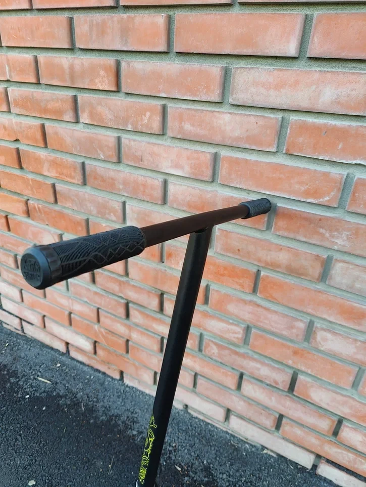 T образный руль трюкового самоката