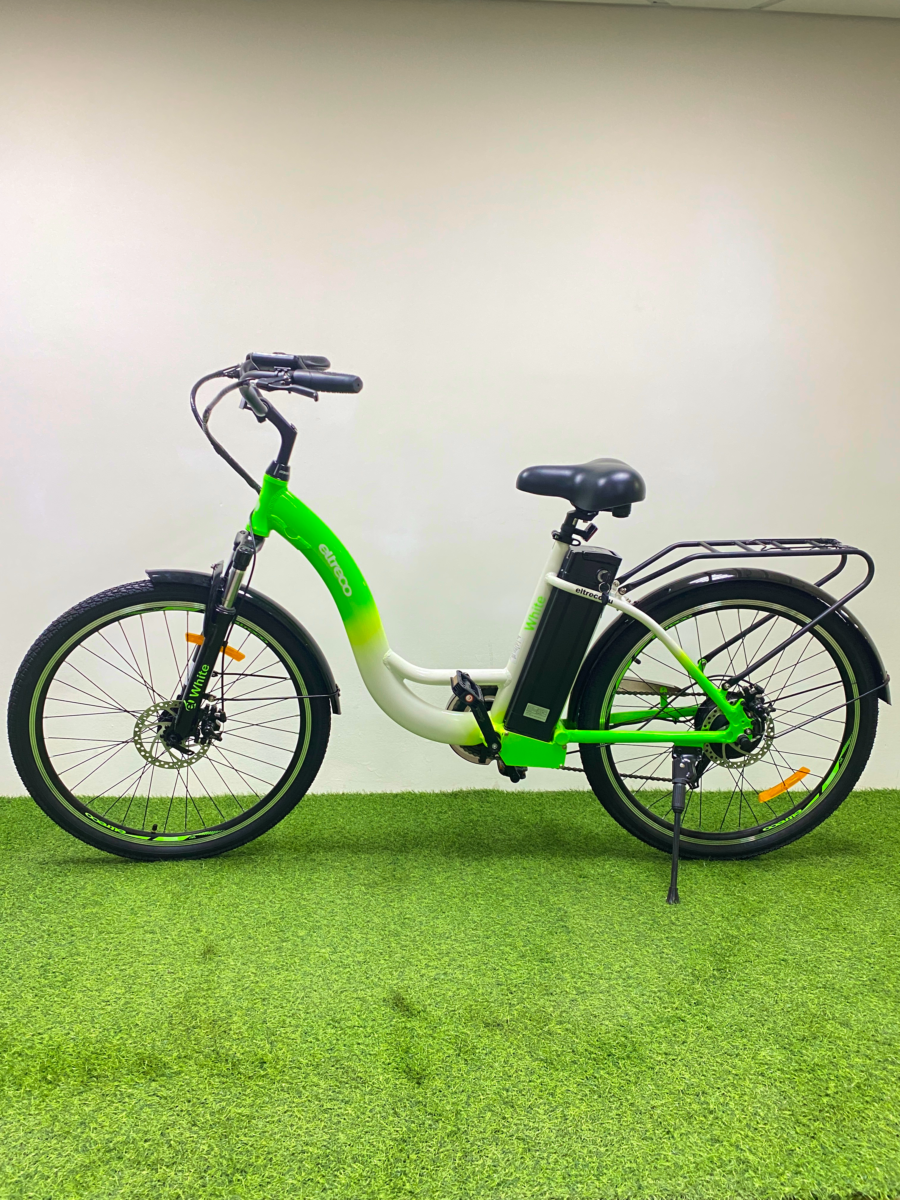 Электровелосипед велогибрид Eltreco White 250W, общий вид